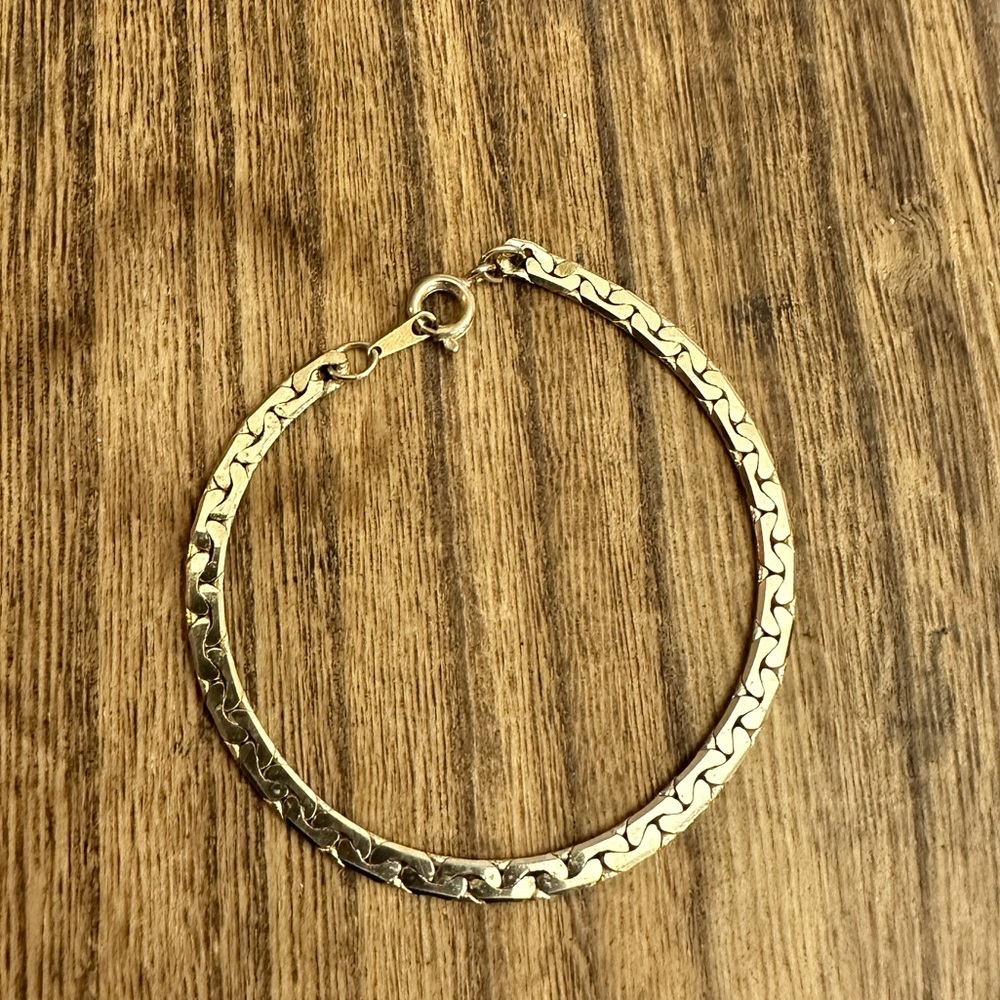 Vintage 80’s Gold tone‎ mariner link bracelet with a spring ring clasp
